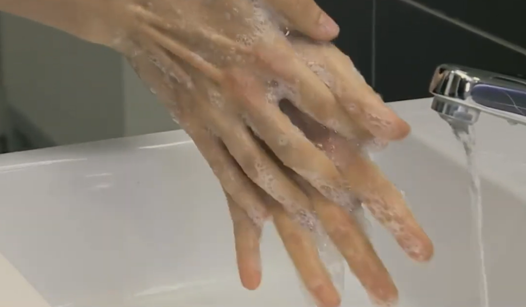 Lavage des mains, un geste simple pour limiter les risques de contamination 1 Lavage des mains